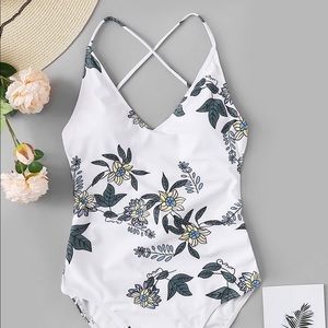 Floral One-piece swimsuit 🦋